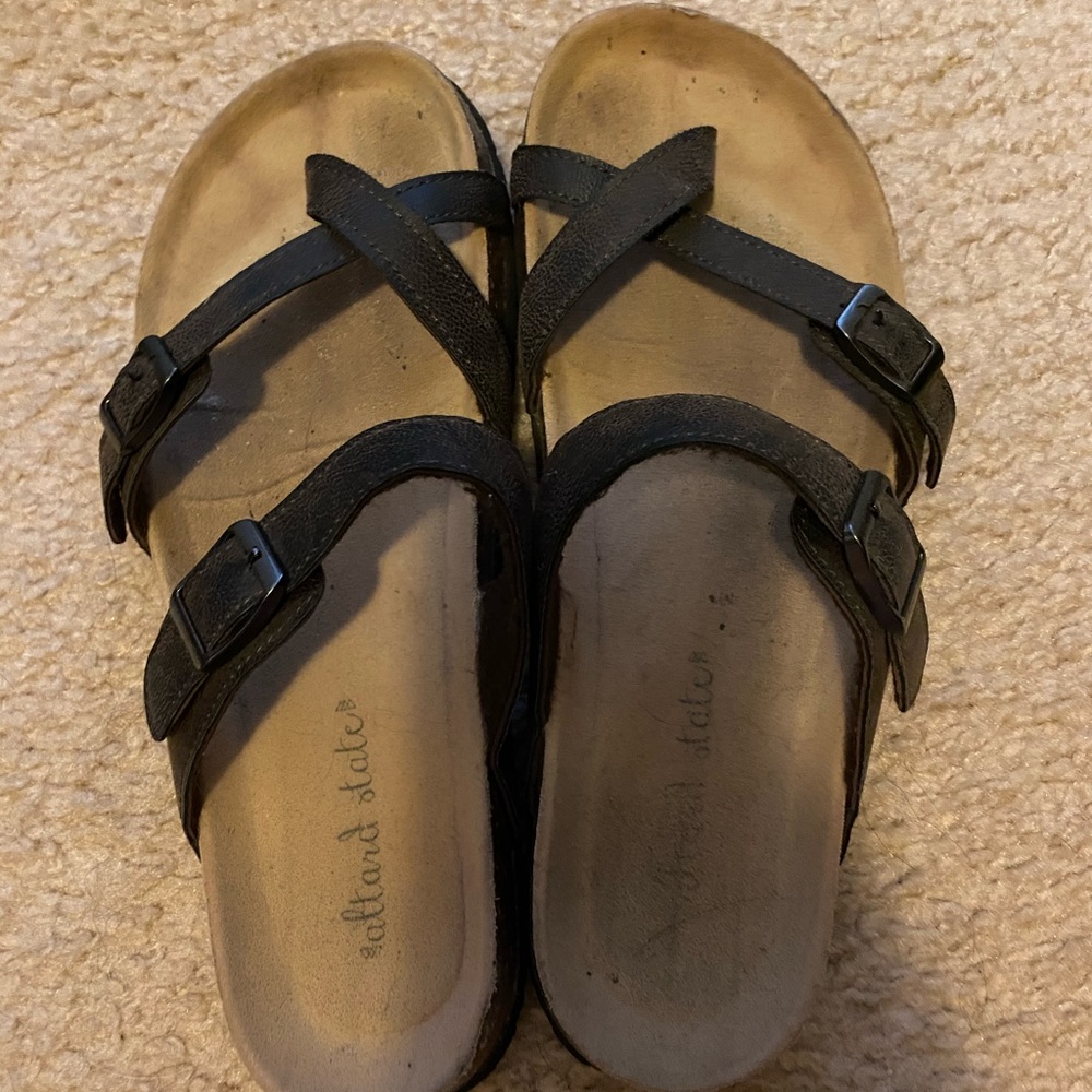 Women’s foot bed sandals